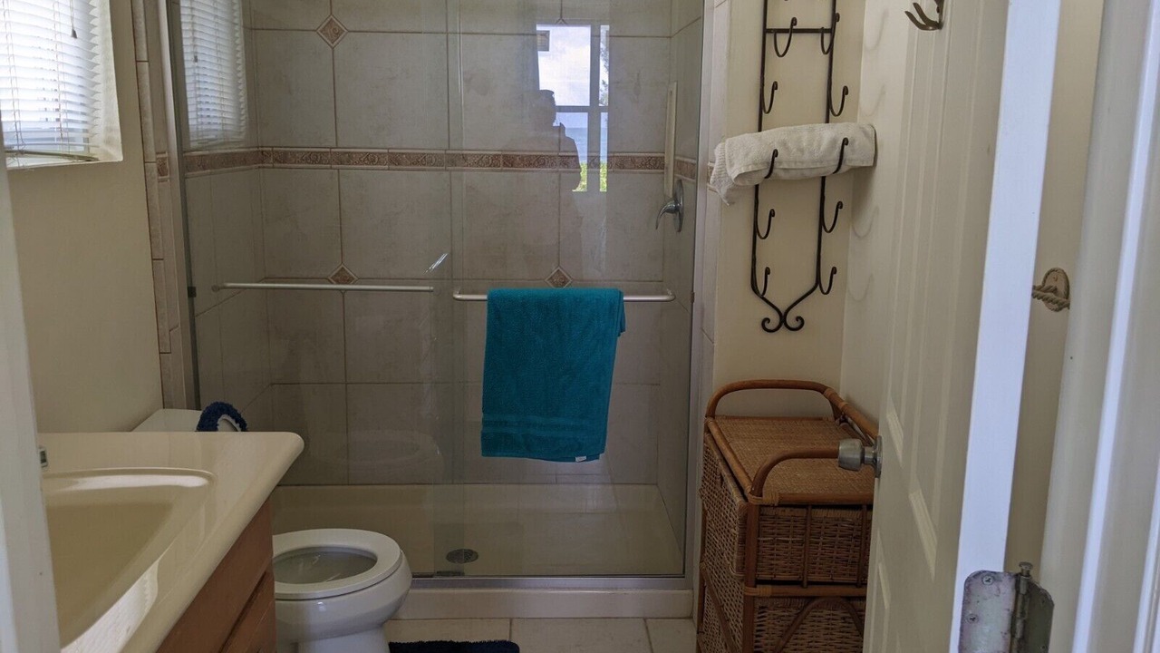 Photo of Bathroom in Green Turtle Cay