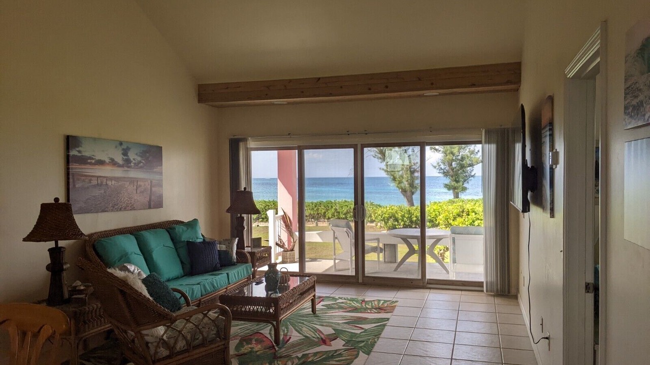 Photo of Livingroom in Green Turtle Cay