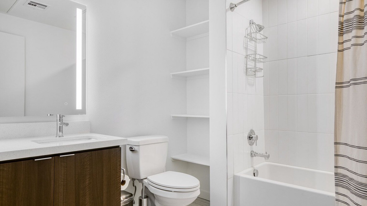 Photo of Bathroom in Warner Center