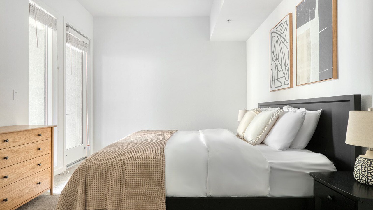 Photo of Bedroom in Warner Center