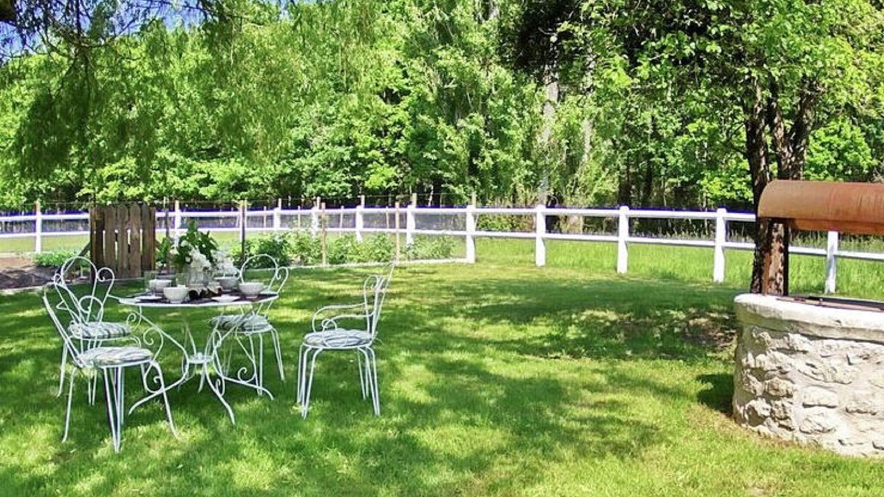 Photo of Outdoor in Combreux