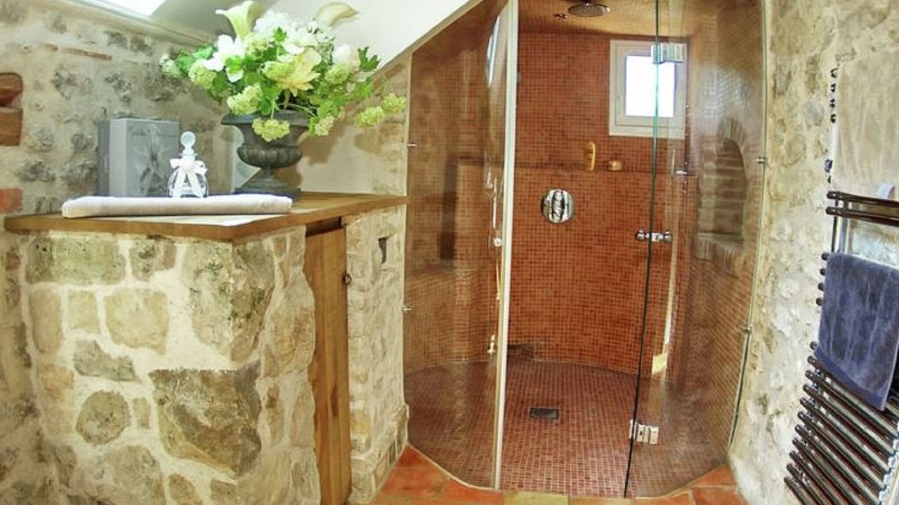 Photo of Bathroom in Combreux