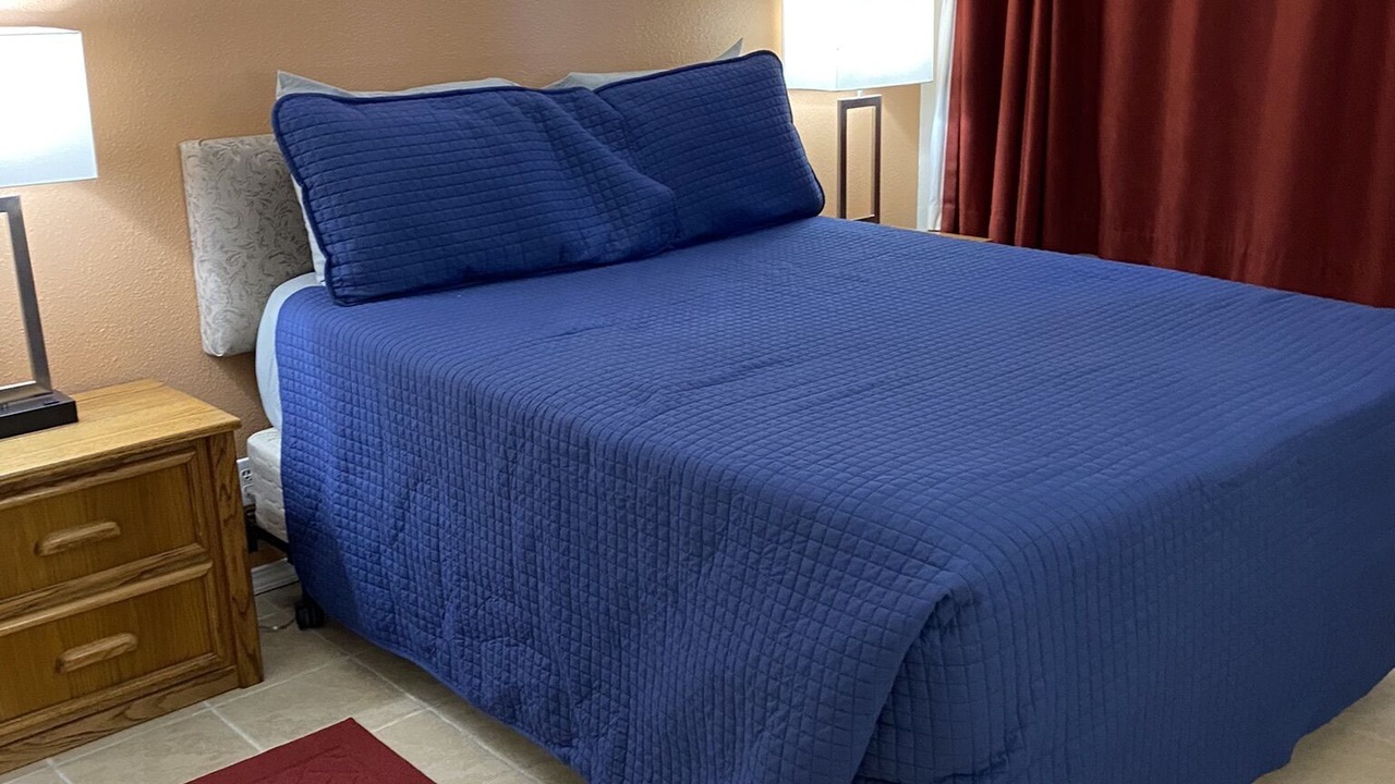 Photo of Bedroom in Lincoln City