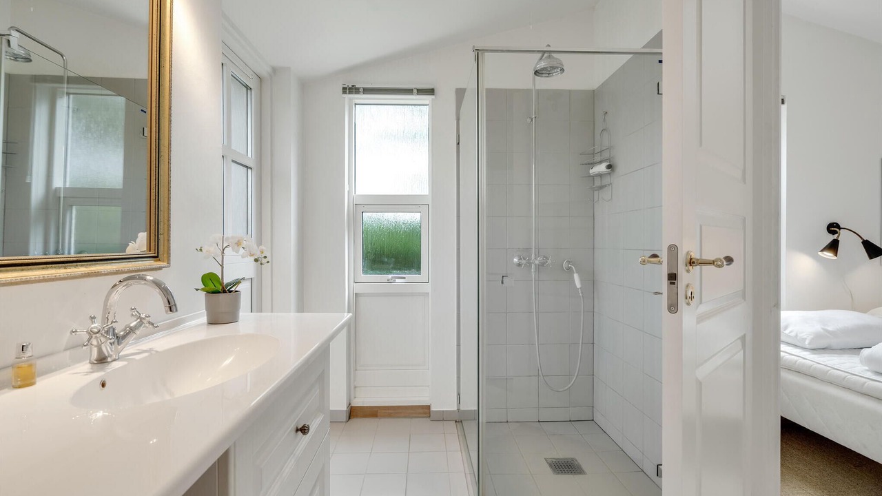 Photo of Bathroom in Beder Malling