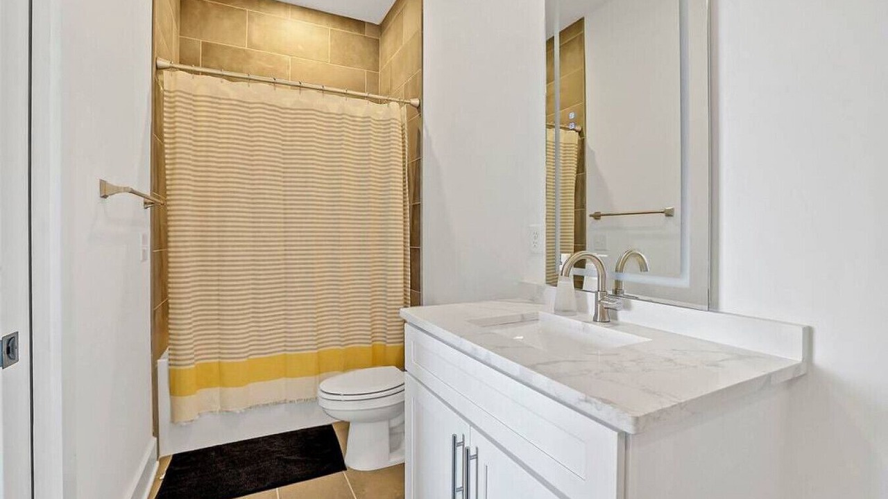 Photo of Bathroom in Hurwood Heights