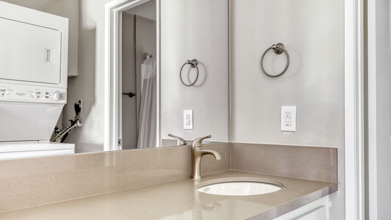 Photo of Bathroom in Warner Center