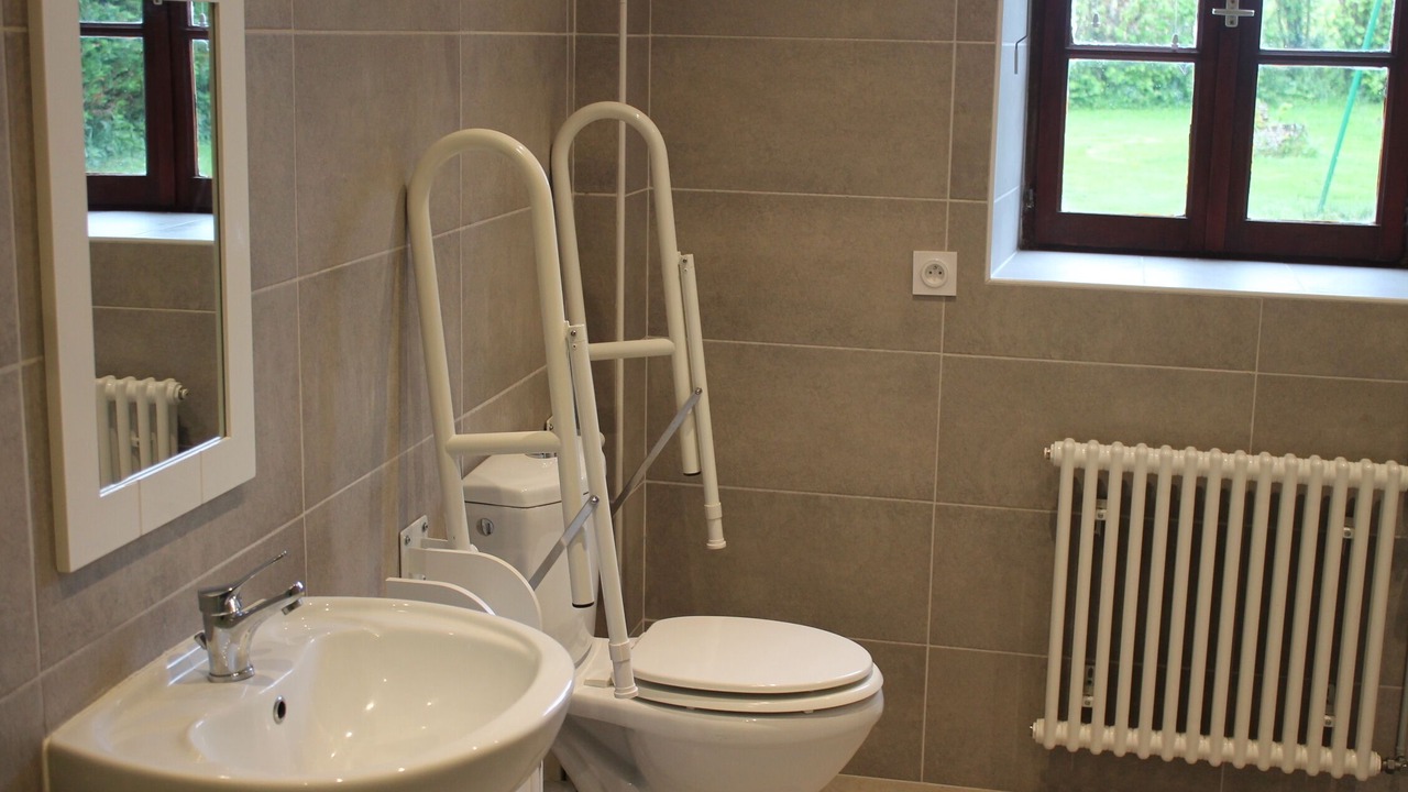 Photo of Bathroom in Fresne-la-Mere