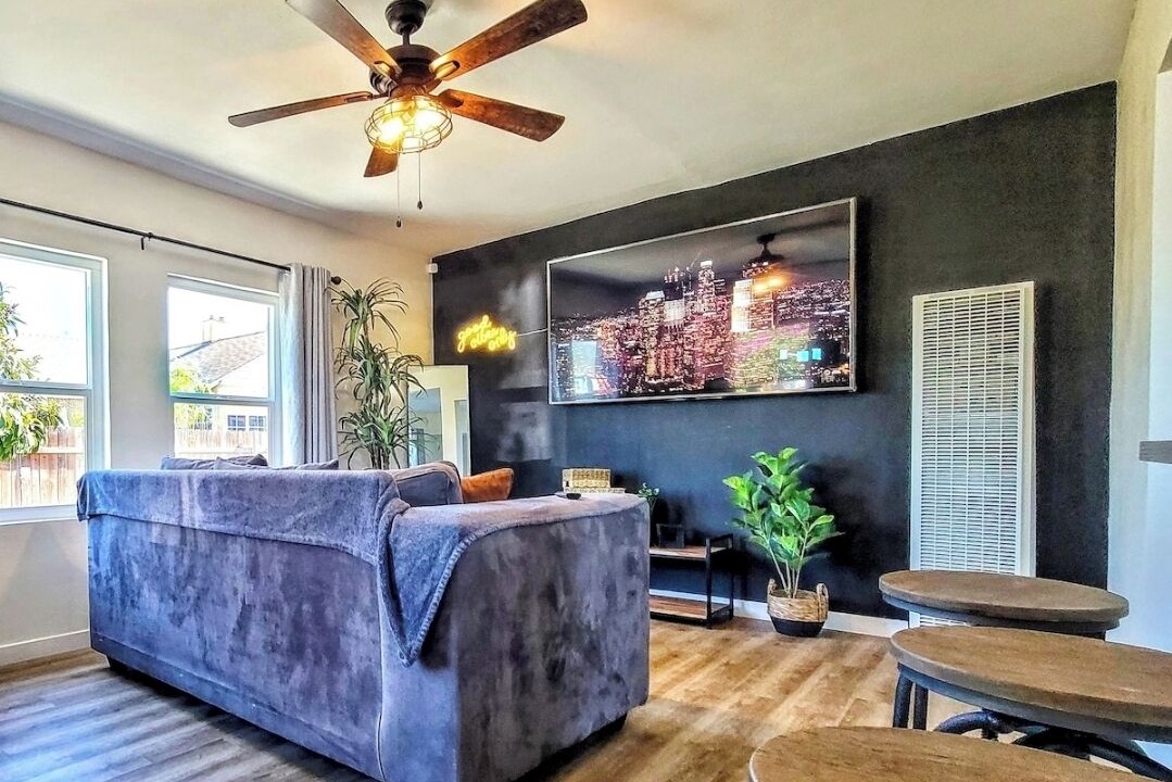 Photo of Livingroom in Compton