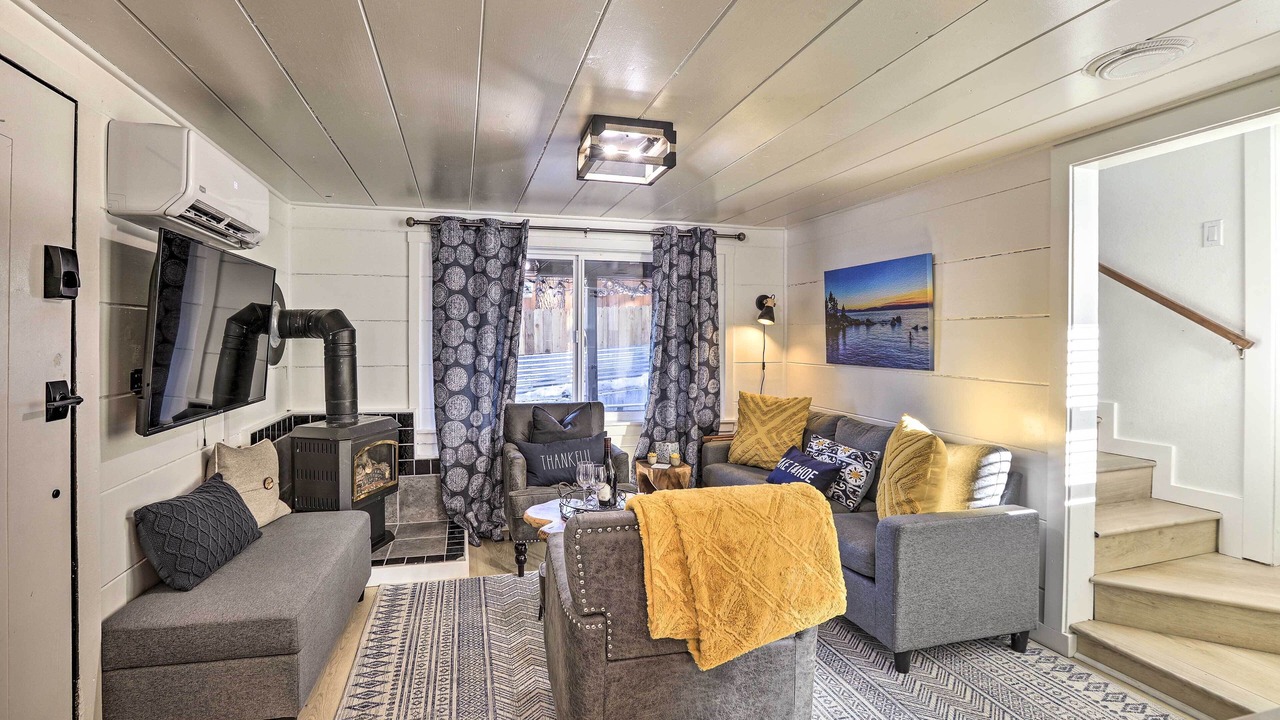 Photo of Livingroom in Lincoln Park