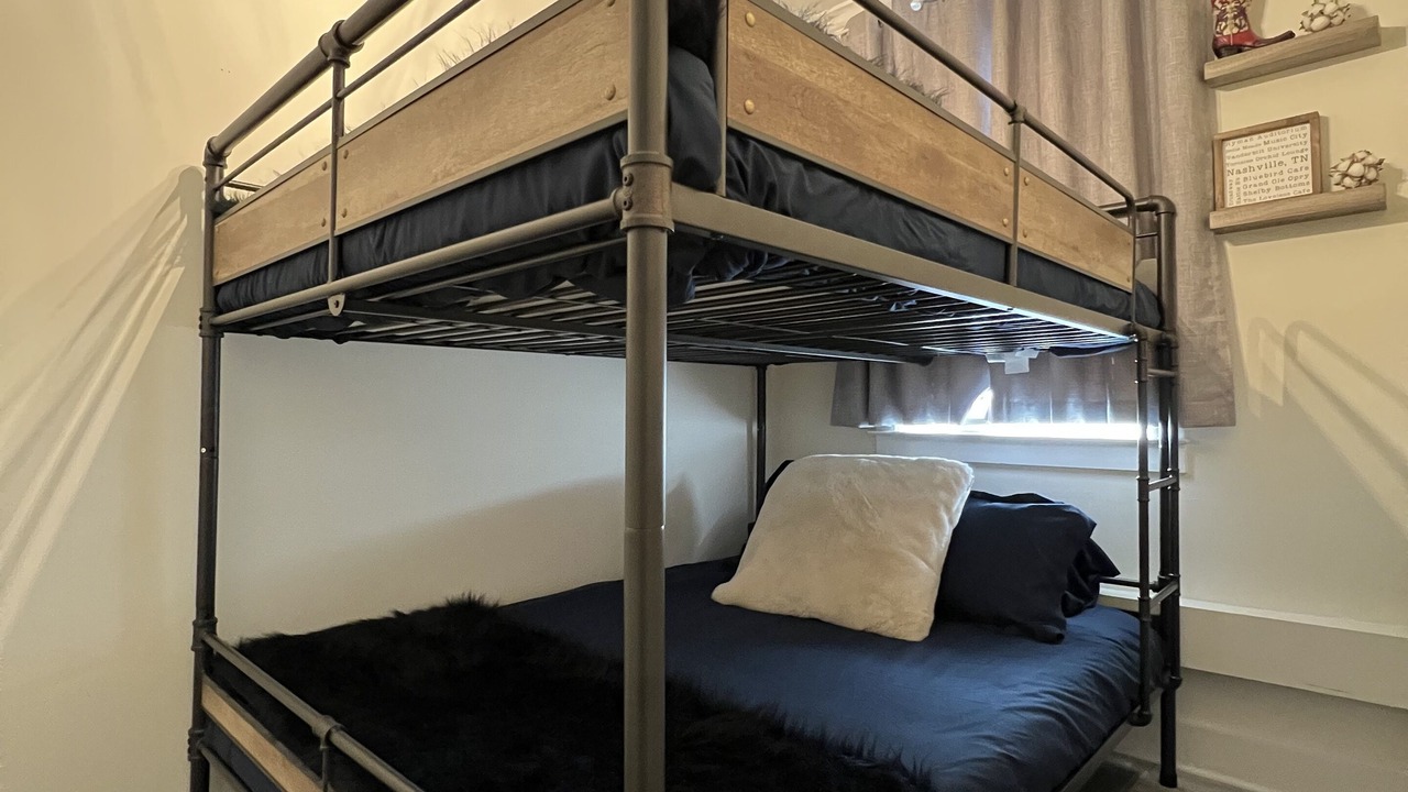 Photo of Bedroom in Shelby Hills