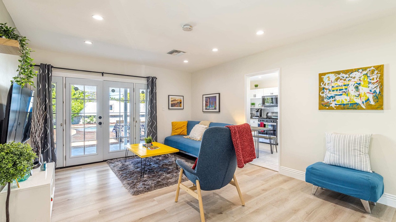 Photo of Livingroom in Tarzana