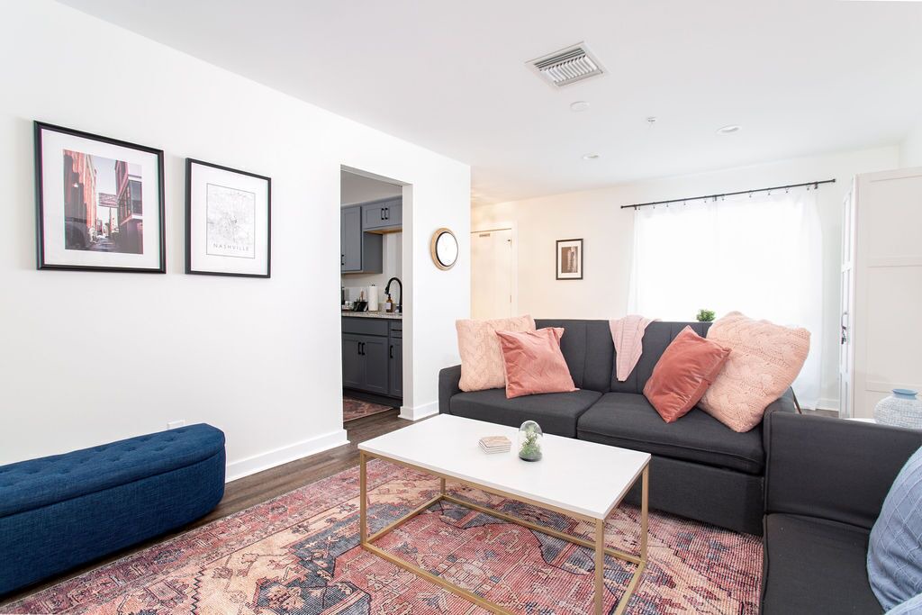 Photo of Livingroom in North Capitol
