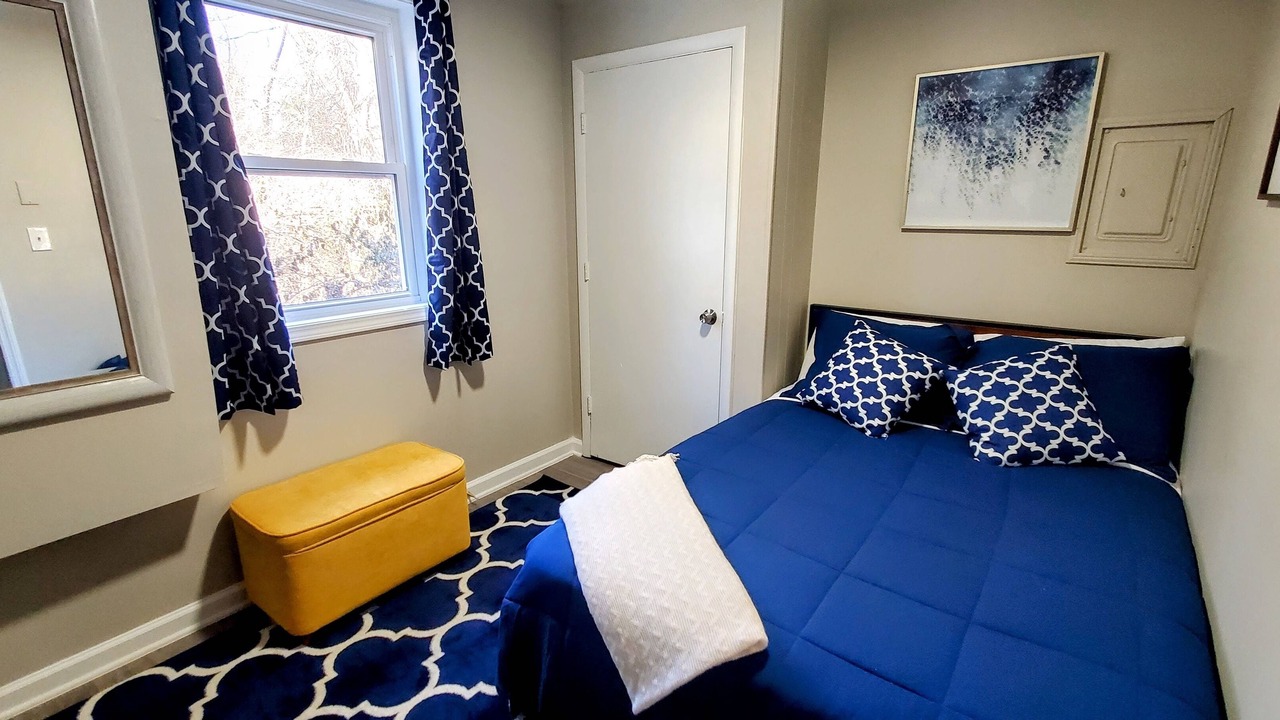 Photo of Bedroom in Hurwood Heights