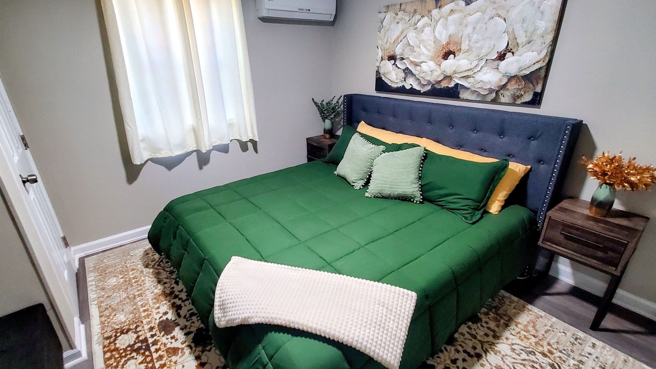 Photo of Bedroom in Hurwood Heights