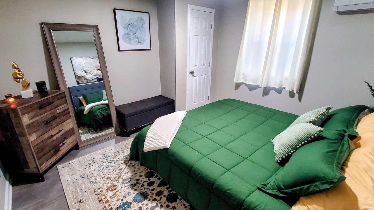 Photo of Bedroom in Hurwood Heights