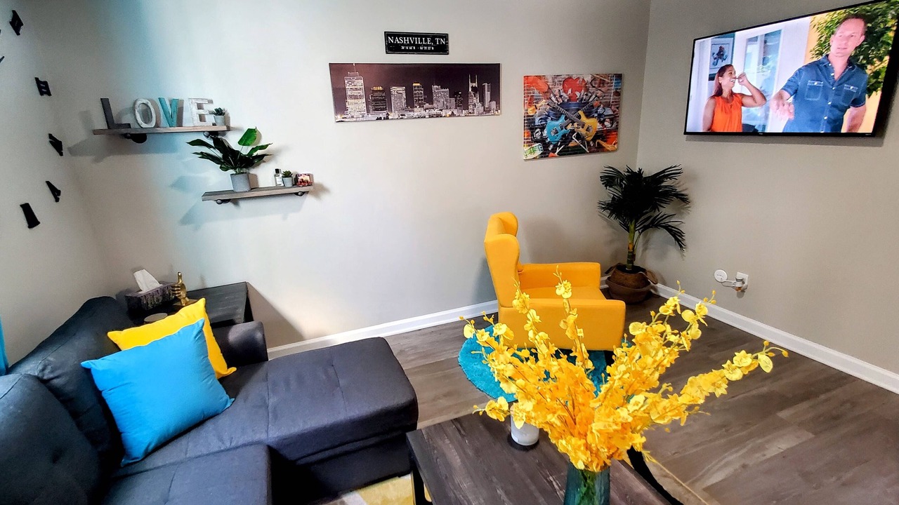 Photo of Livingroom in Hurwood Heights