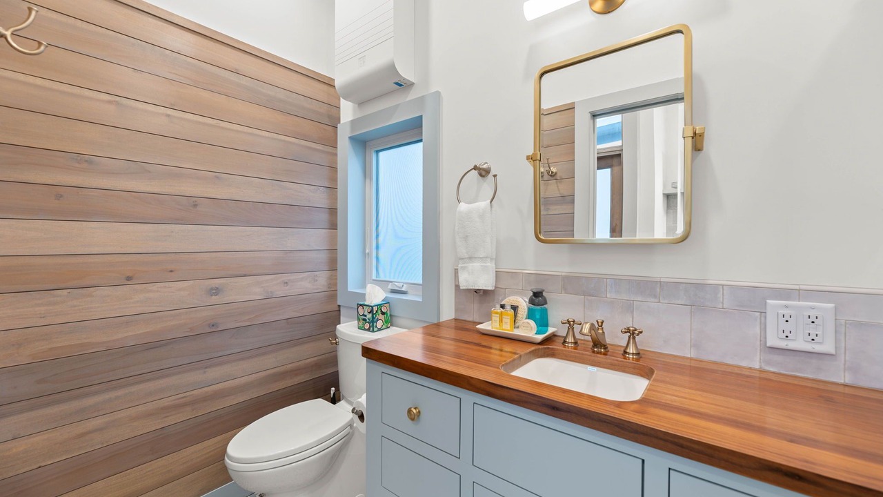Photo of Bathroom in Garibaldi