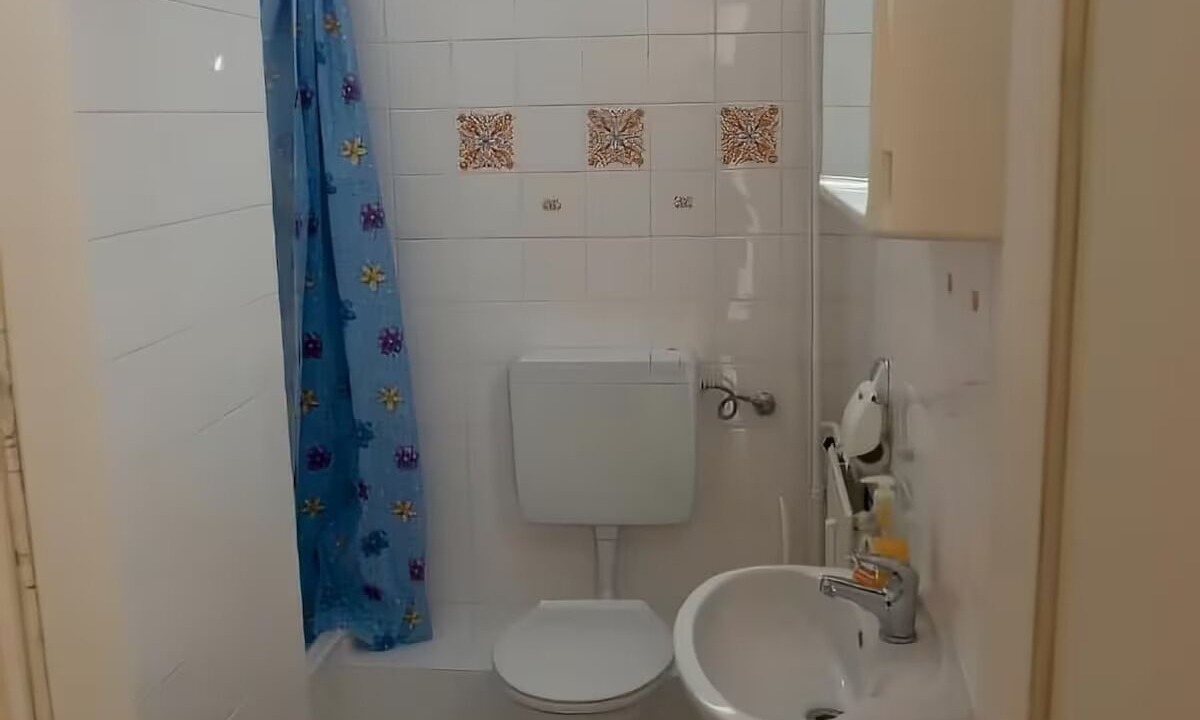 Photo of Bathroom in Moabit