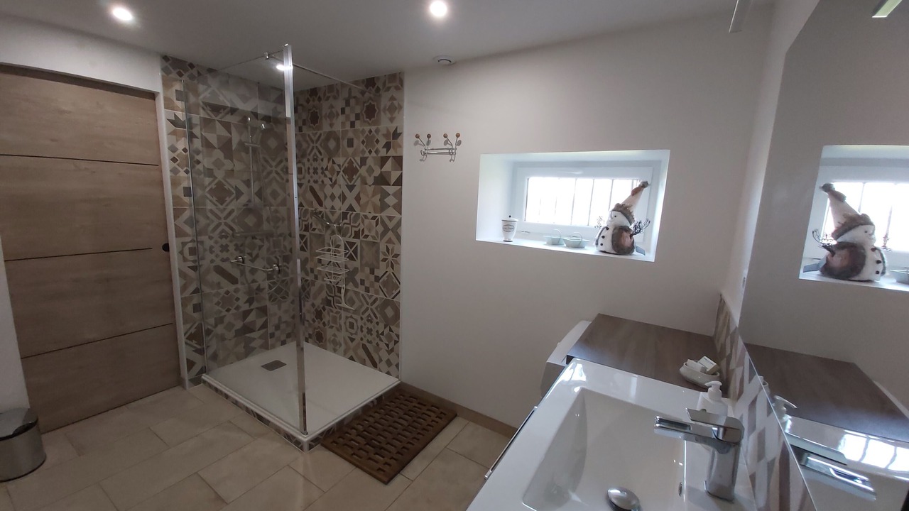 Photo of Bathroom in Saint-Yrieix-la-Perche
