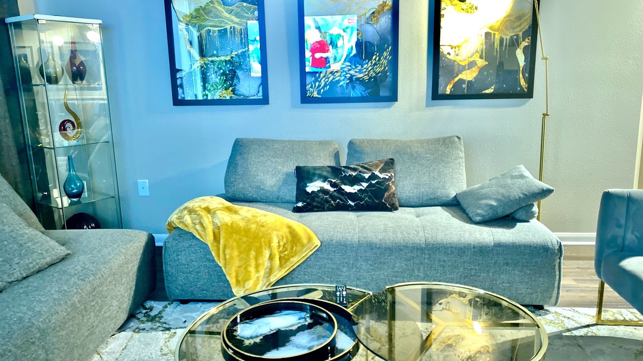 Photo of Livingroom in Greenway Plaza-Upper Kirby