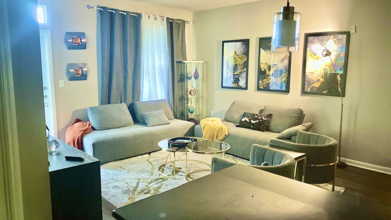 Photo of Livingroom in Greenway Plaza-Upper Kirby