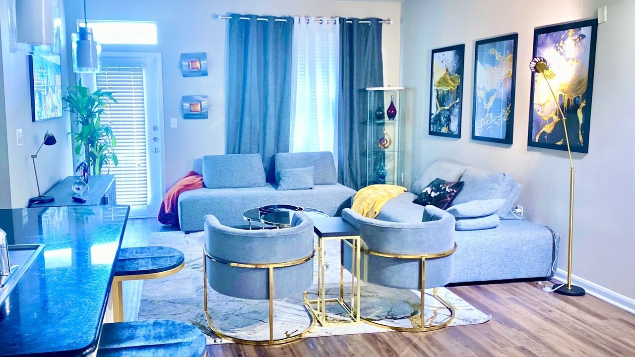 Photo of Livingroom in Greenway Plaza-Upper Kirby