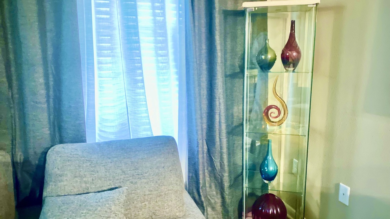 Photo of Livingroom in Greenway Plaza-Upper Kirby