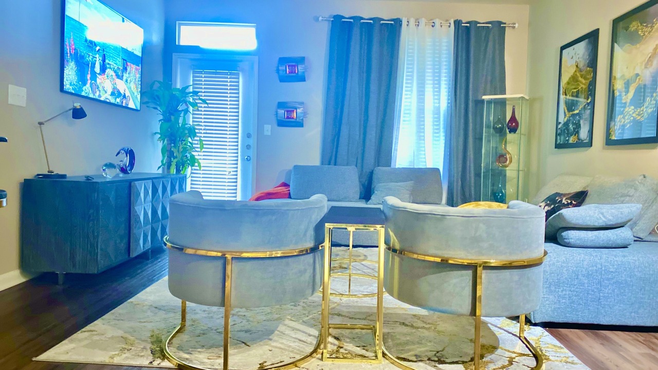 Photo of Livingroom in Greenway Plaza-Upper Kirby