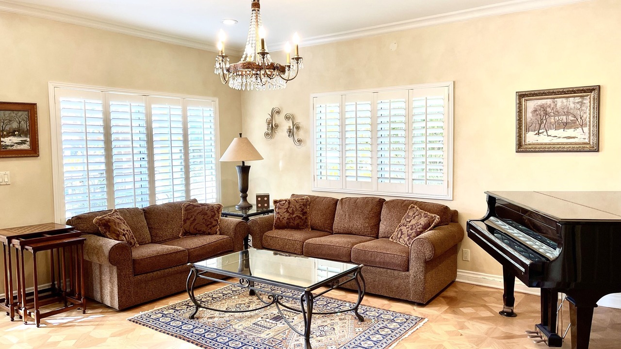 Photo of Livingroom in Mid-City