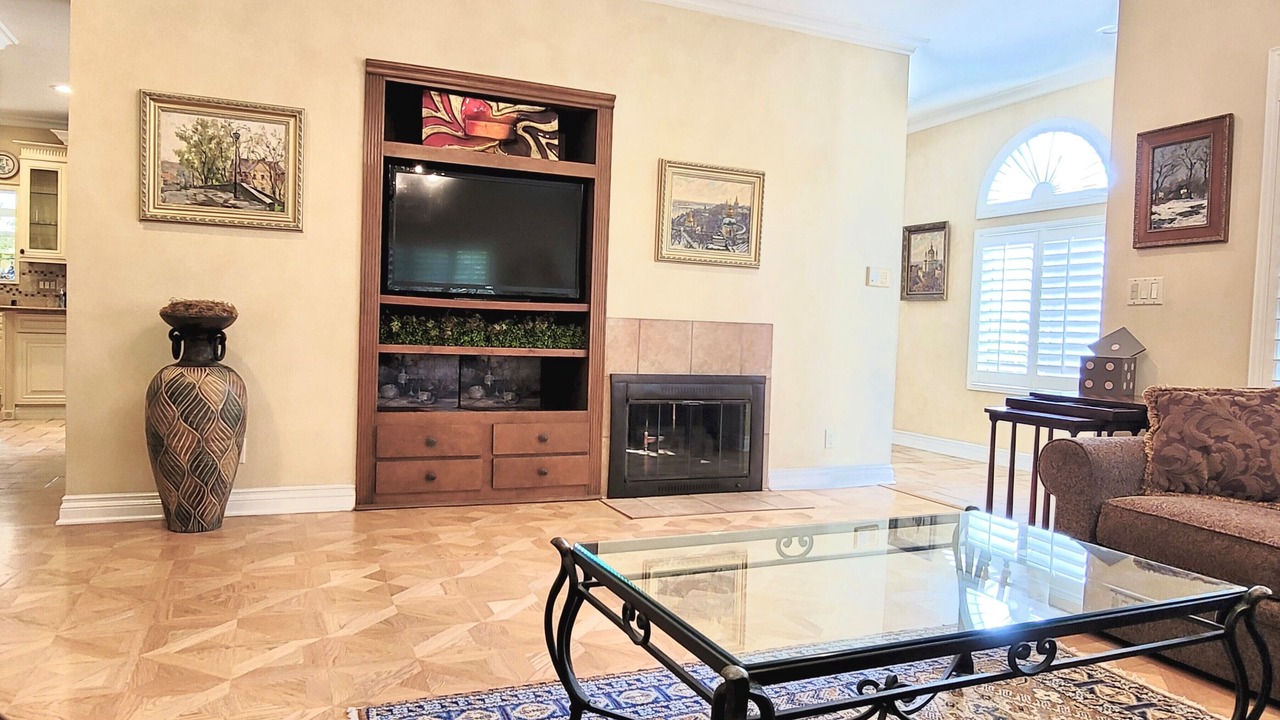 Photo of Livingroom in Mid-City