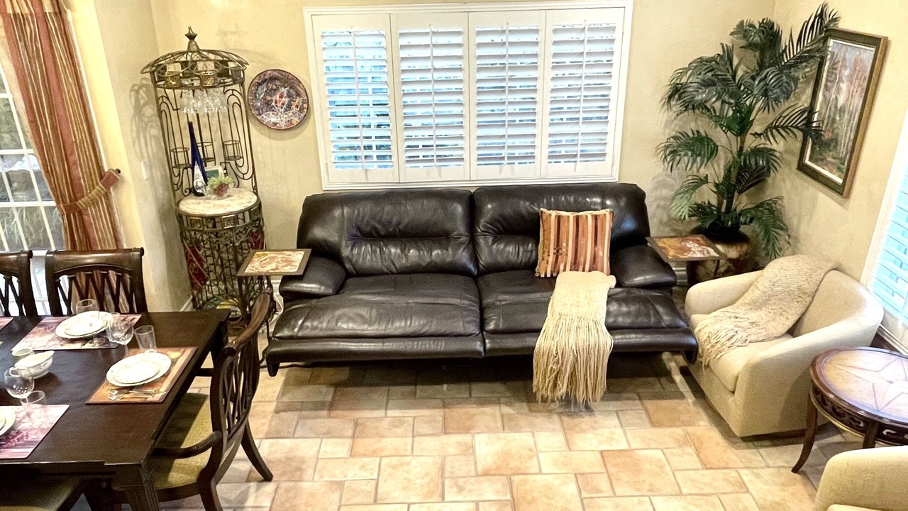 Photo of Livingroom in Mid-City