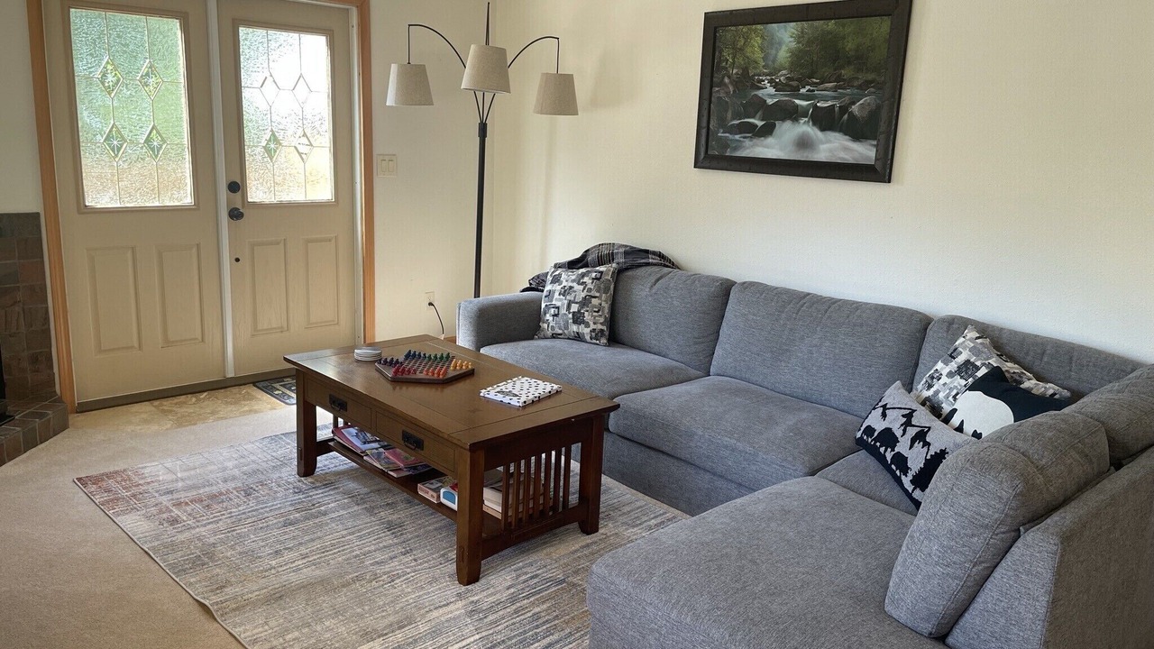 Photo of Livingroom in Moose Pass