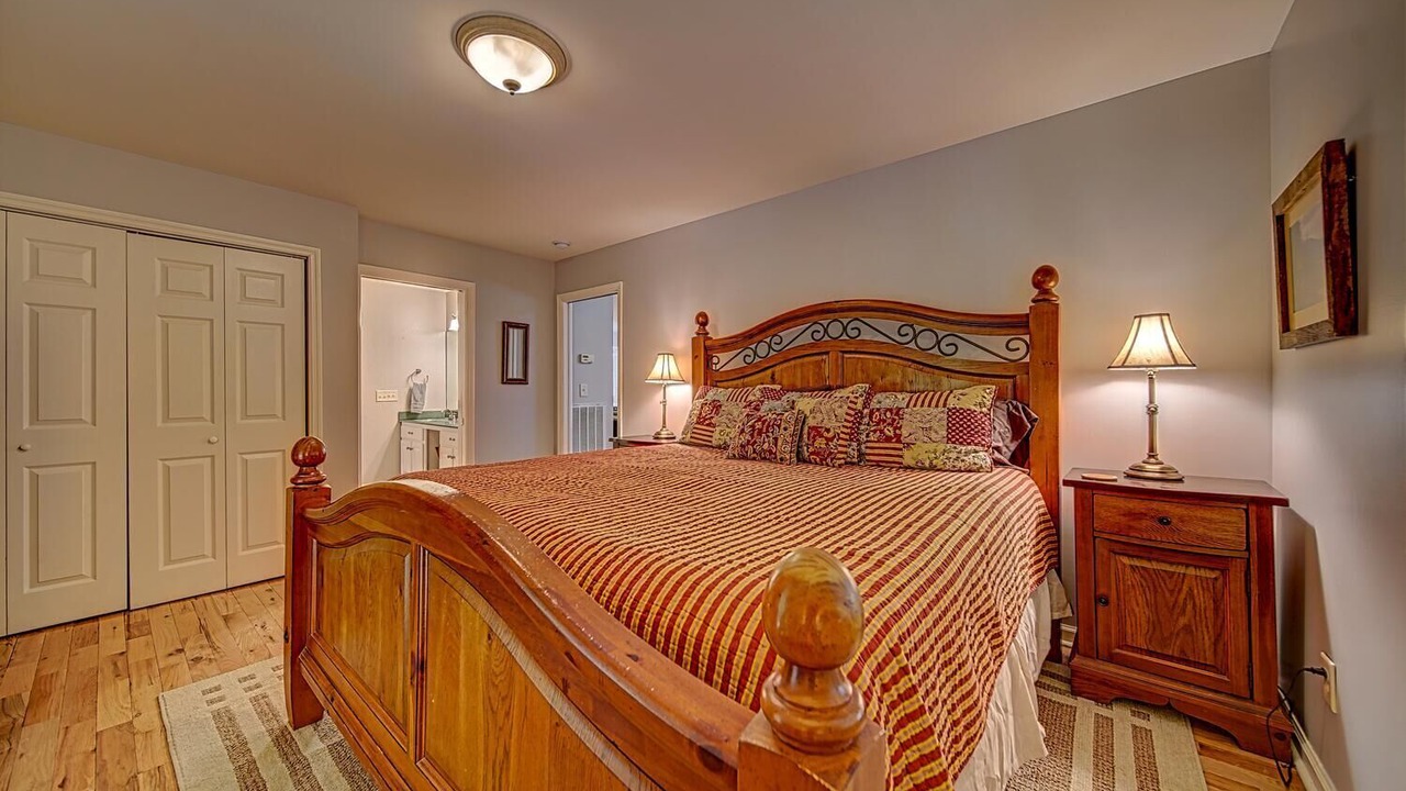 Photo of Bedroom in Hayesville