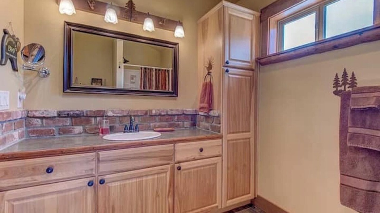 Photo of Bathroom in Crescent