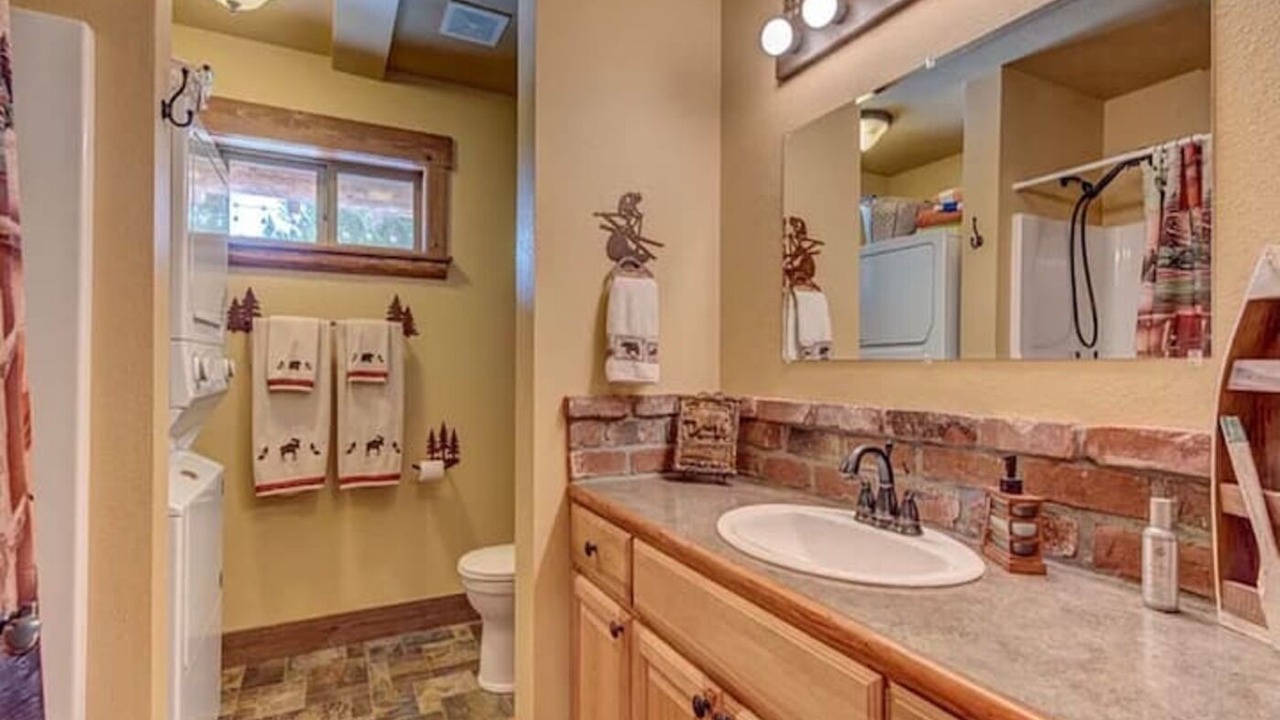 Photo of Bathroom in Crescent