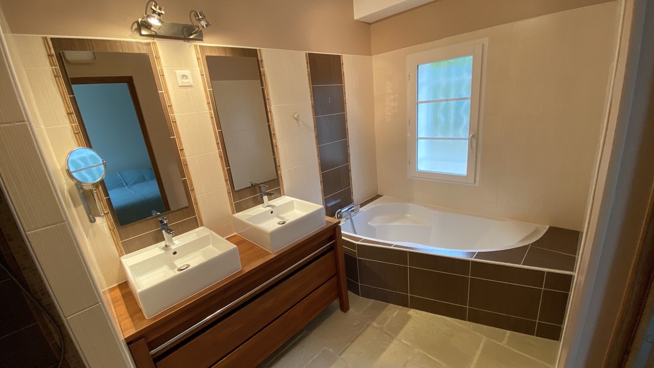 Photo of Bathroom in Ange