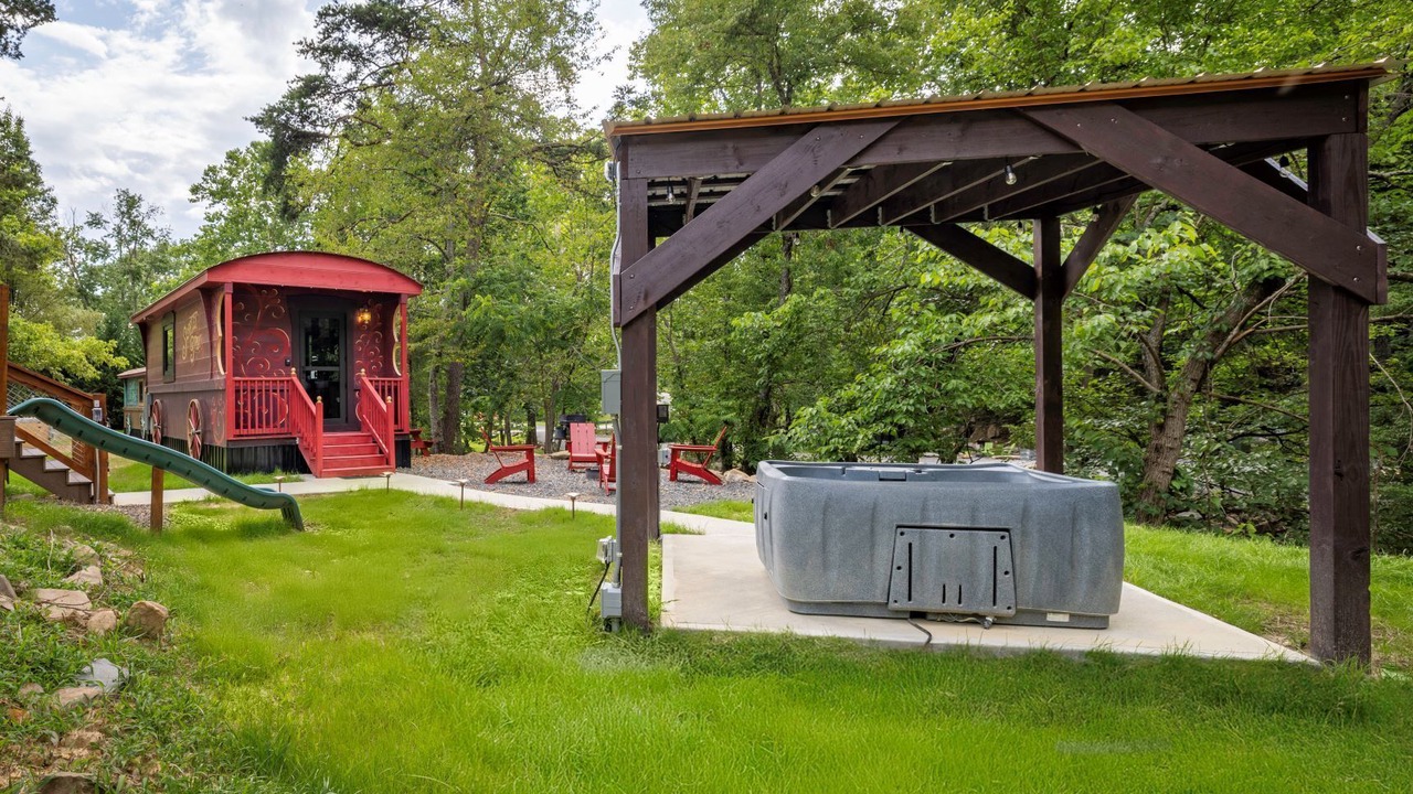 Photo of Outdoor in Goldbond