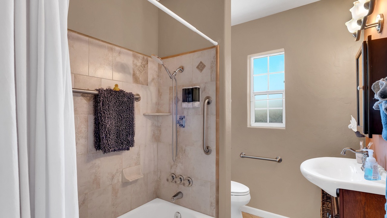 Photo of Bathroom in Peter Howell