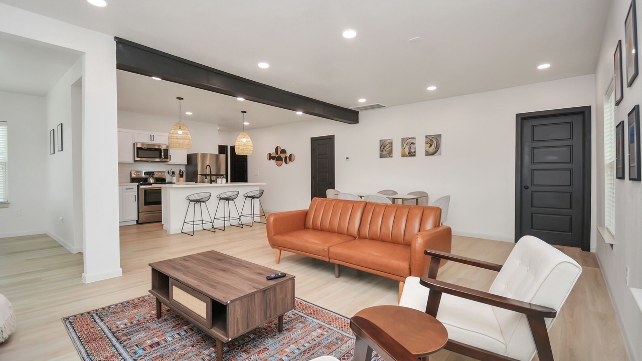 Photo of Livingroom in South Central Houston
