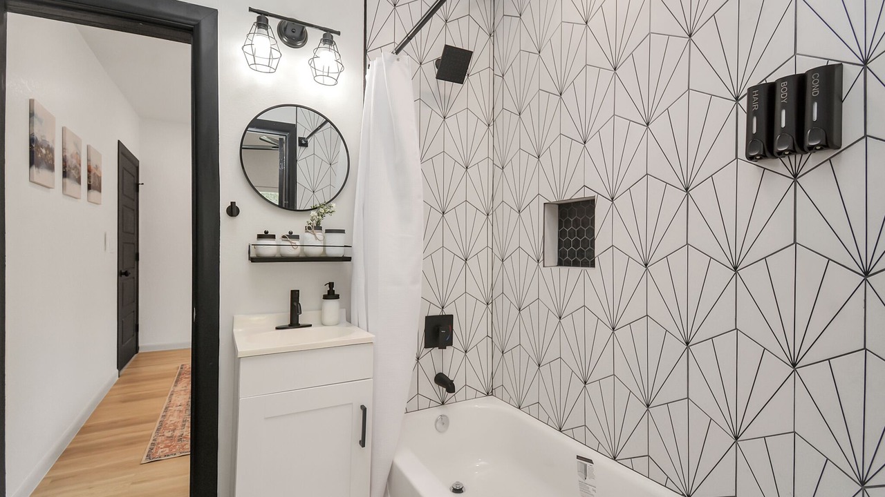 Photo of Bathroom in South Central Houston