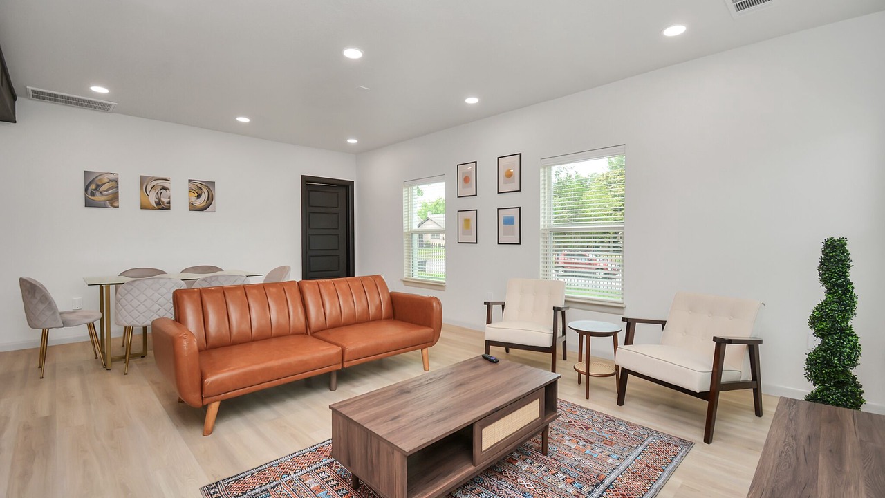 Photo of Livingroom in South Central Houston