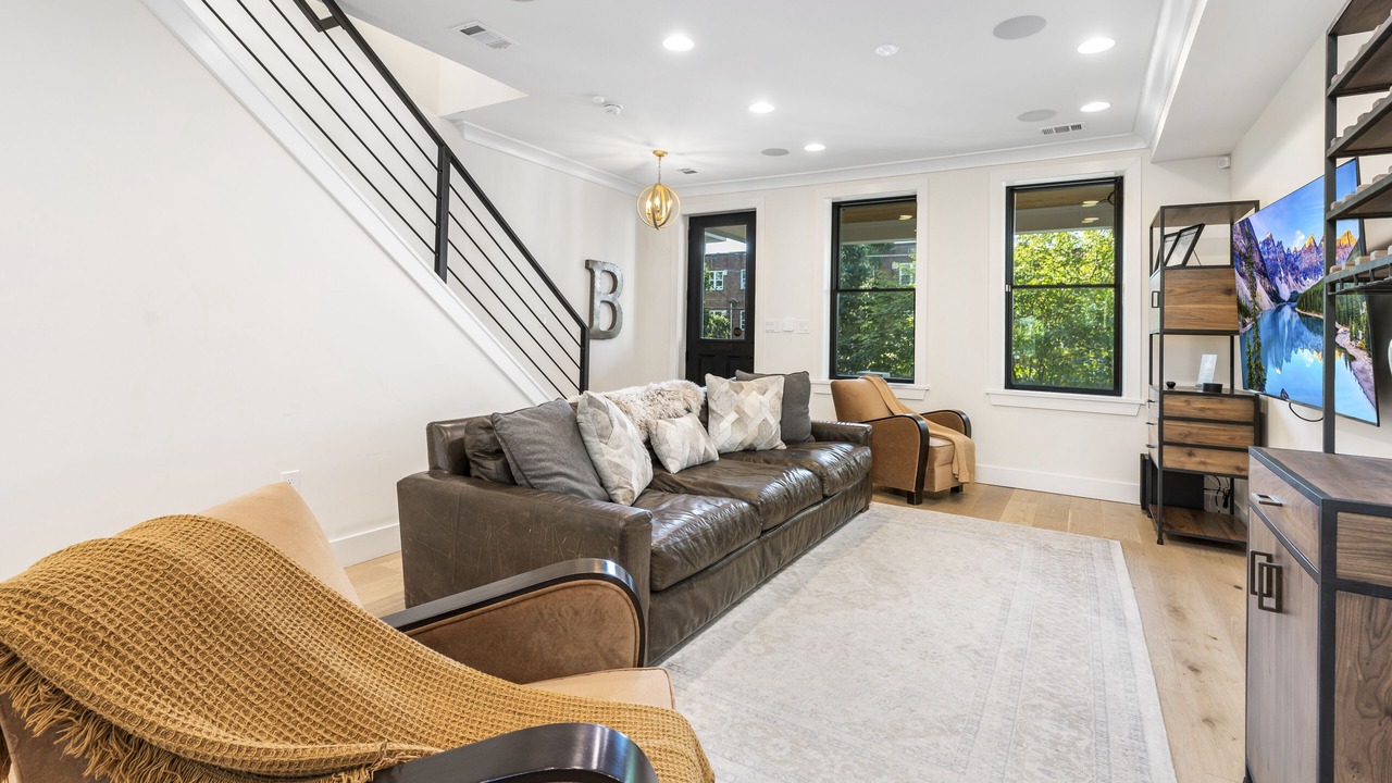 Photo of Livingroom in 16th Street Heights