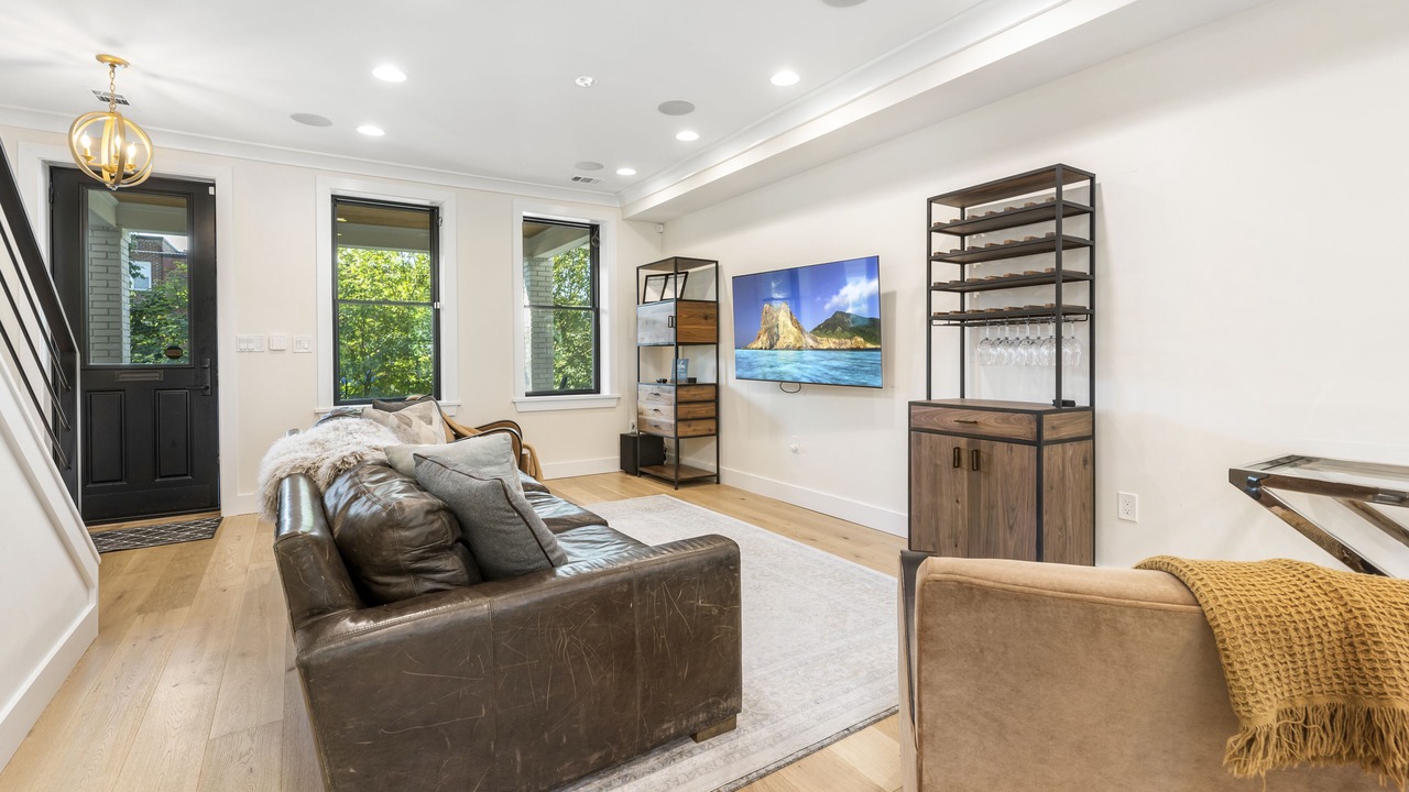 Photo of Livingroom in 16th Street Heights