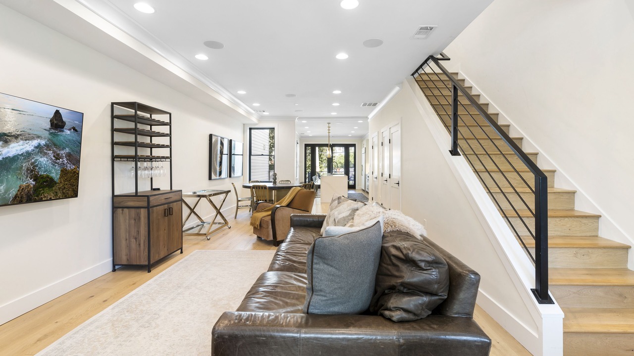 Photo of Livingroom in 16th Street Heights