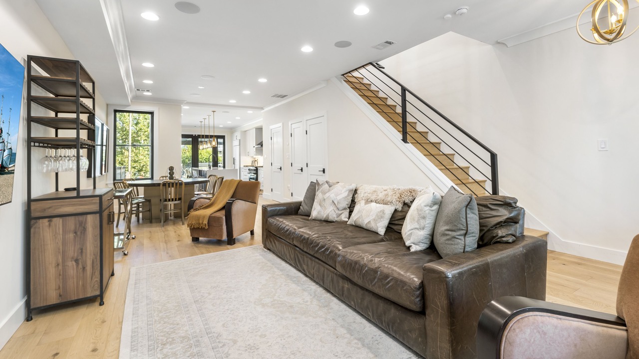 Photo of Livingroom in 16th Street Heights