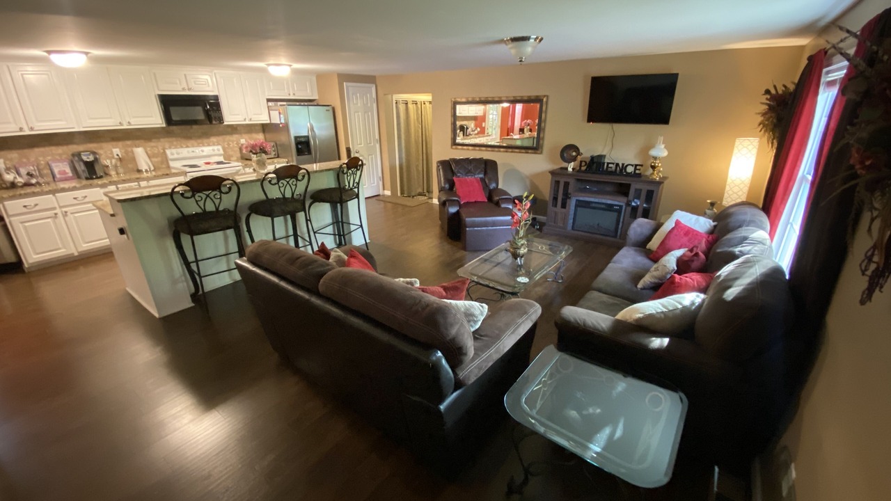 Photo of Livingroom in Ashland City