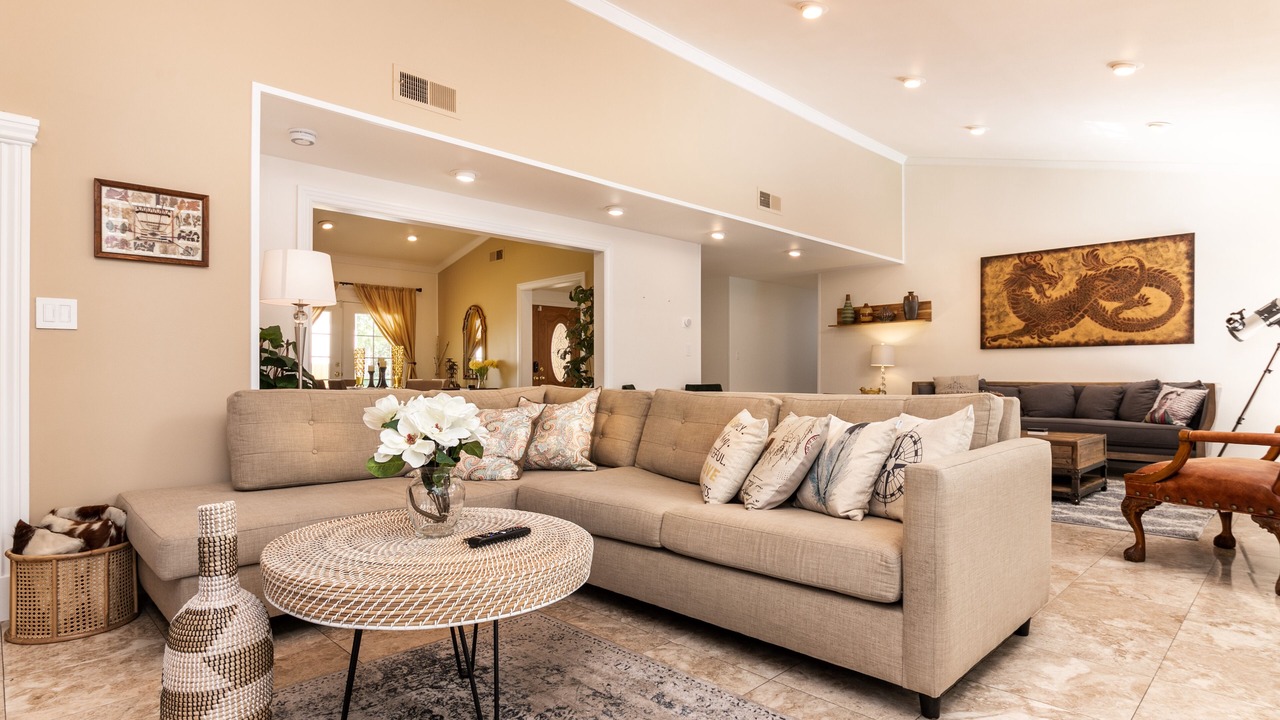 Photo of Livingroom in Woodland Hills
