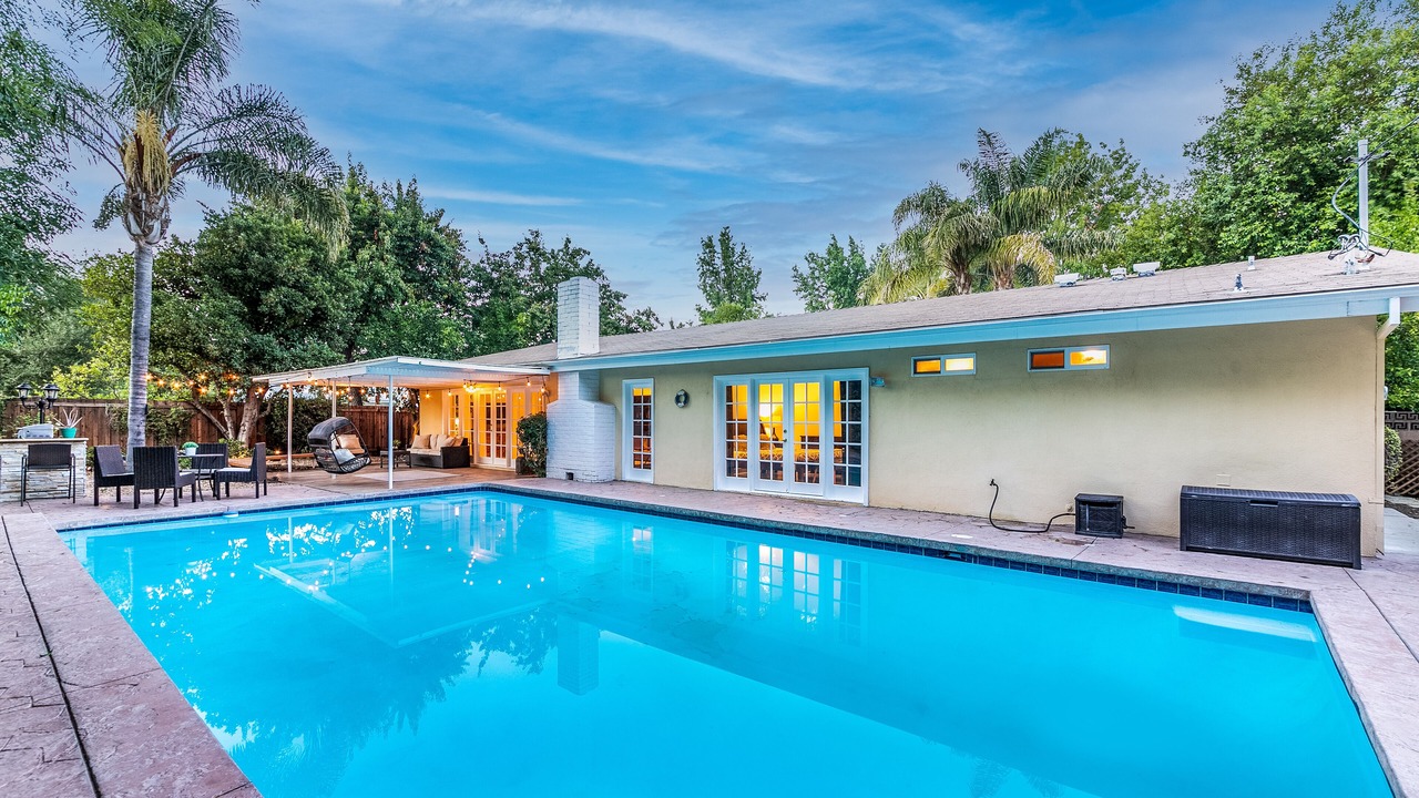 Photo of Outdoor in Woodland Hills