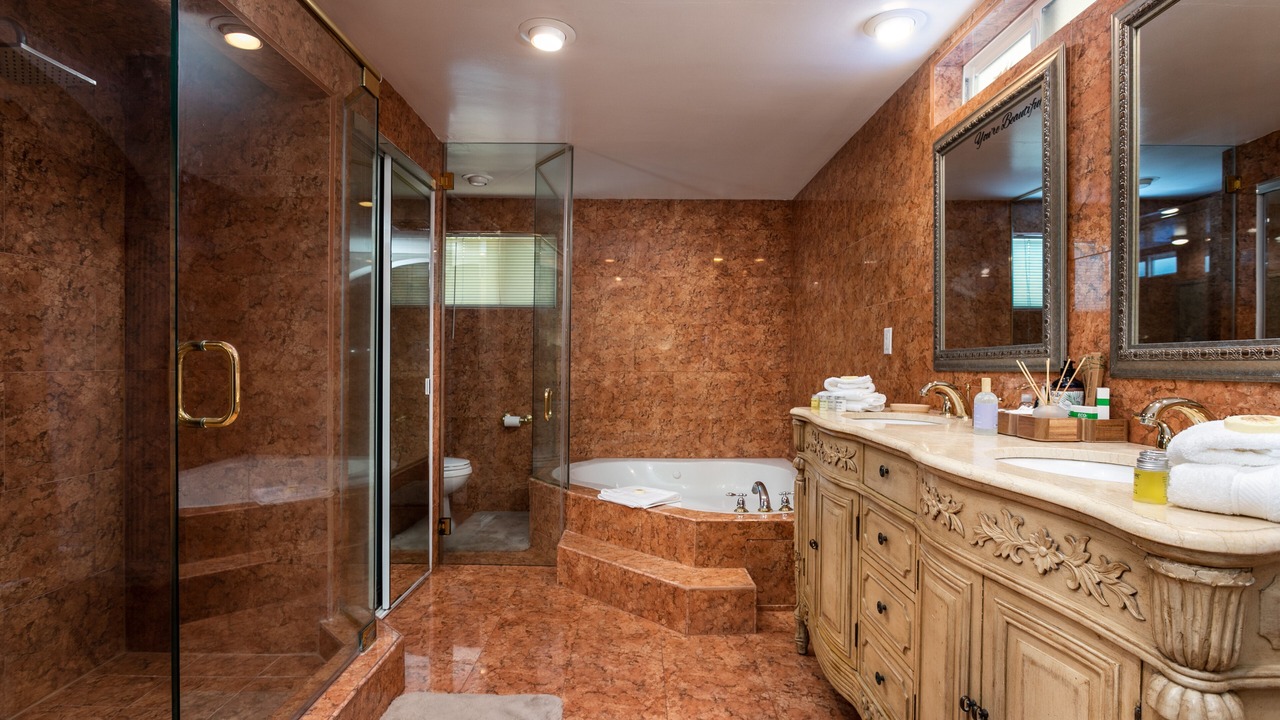 Photo of Bathroom in Woodland Hills