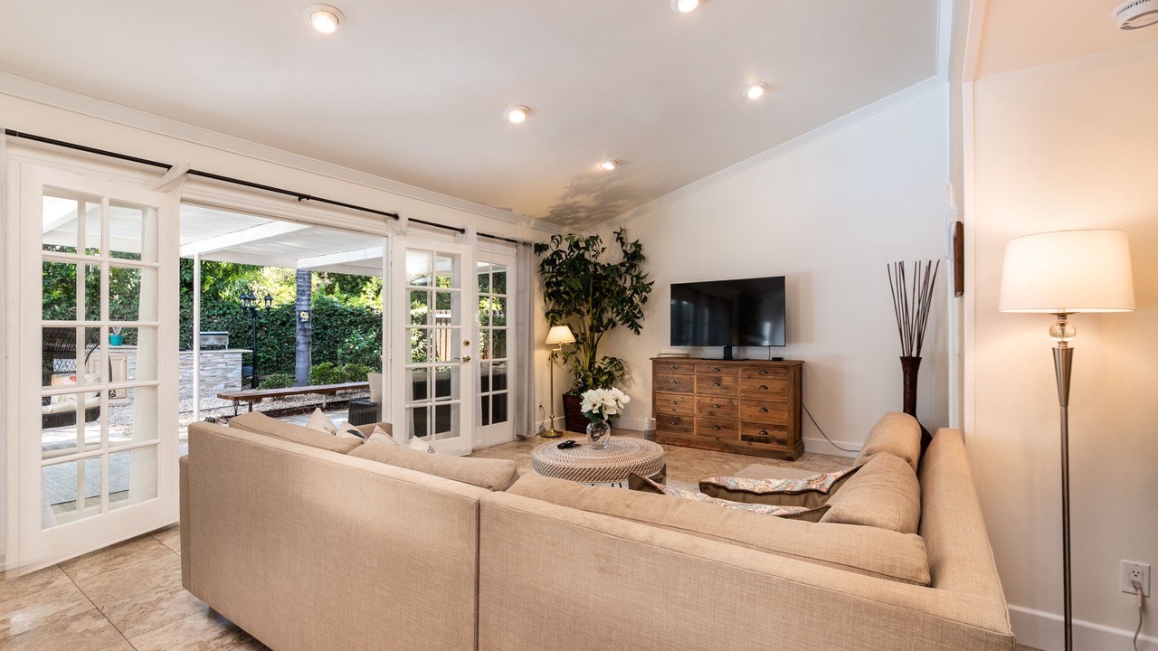 Photo of Livingroom in Woodland Hills